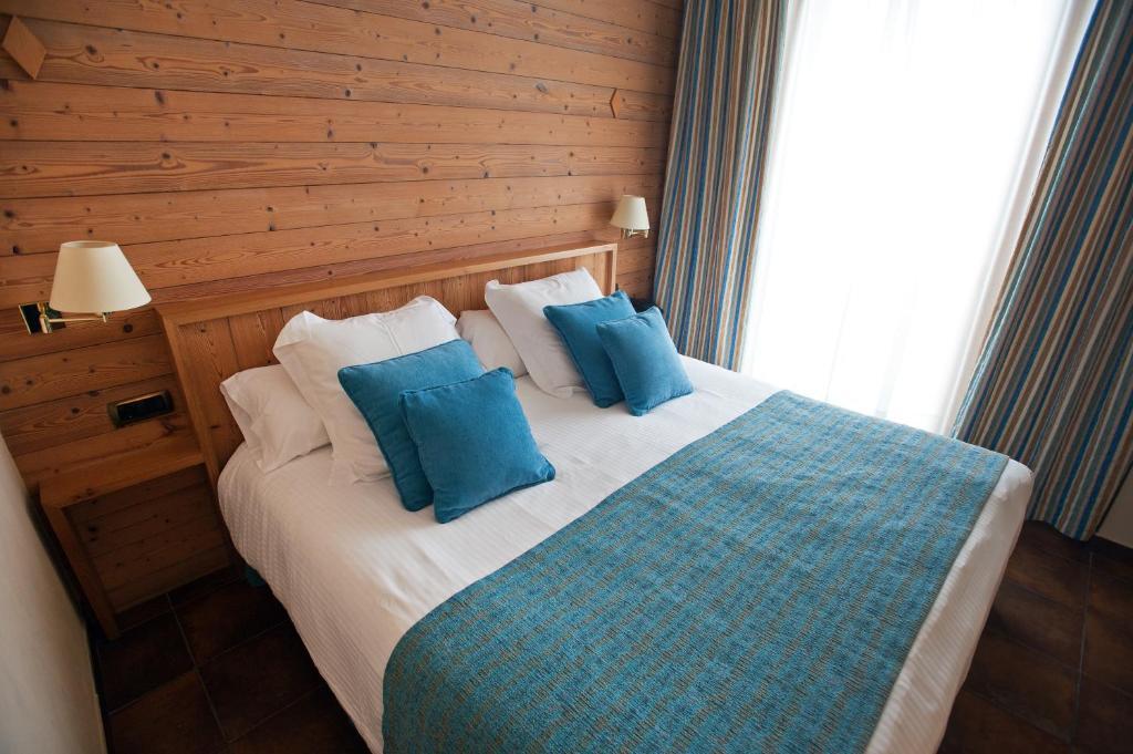 Hotel La Placa Garriguella Zimmer foto