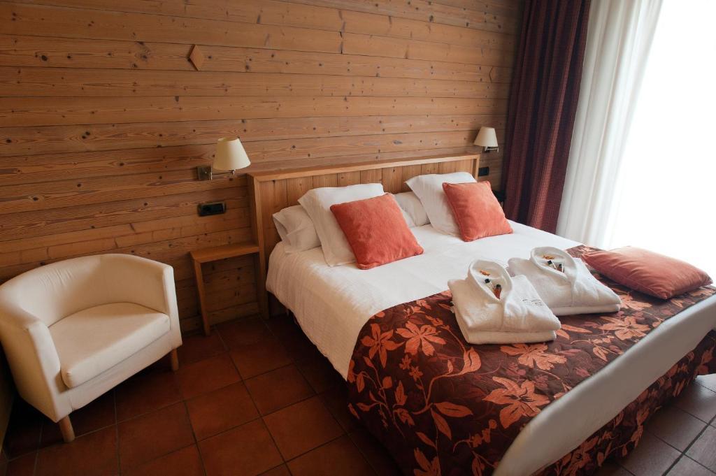 Hotel La Placa Garriguella Zimmer foto
